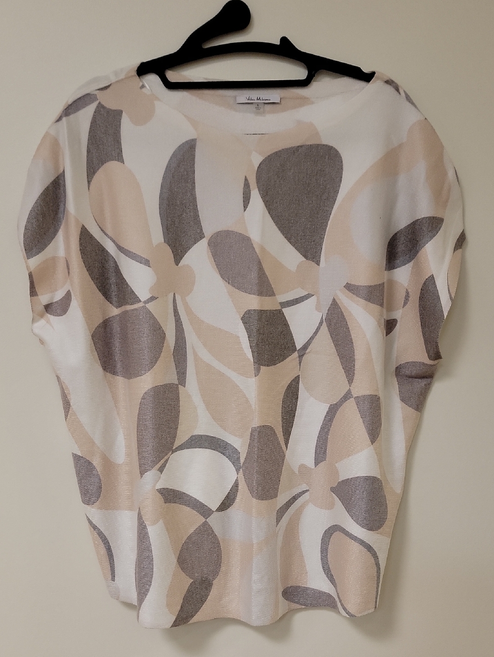 Vera Wang Floral Pattern Sleeveless Blouse in Beige and Gray